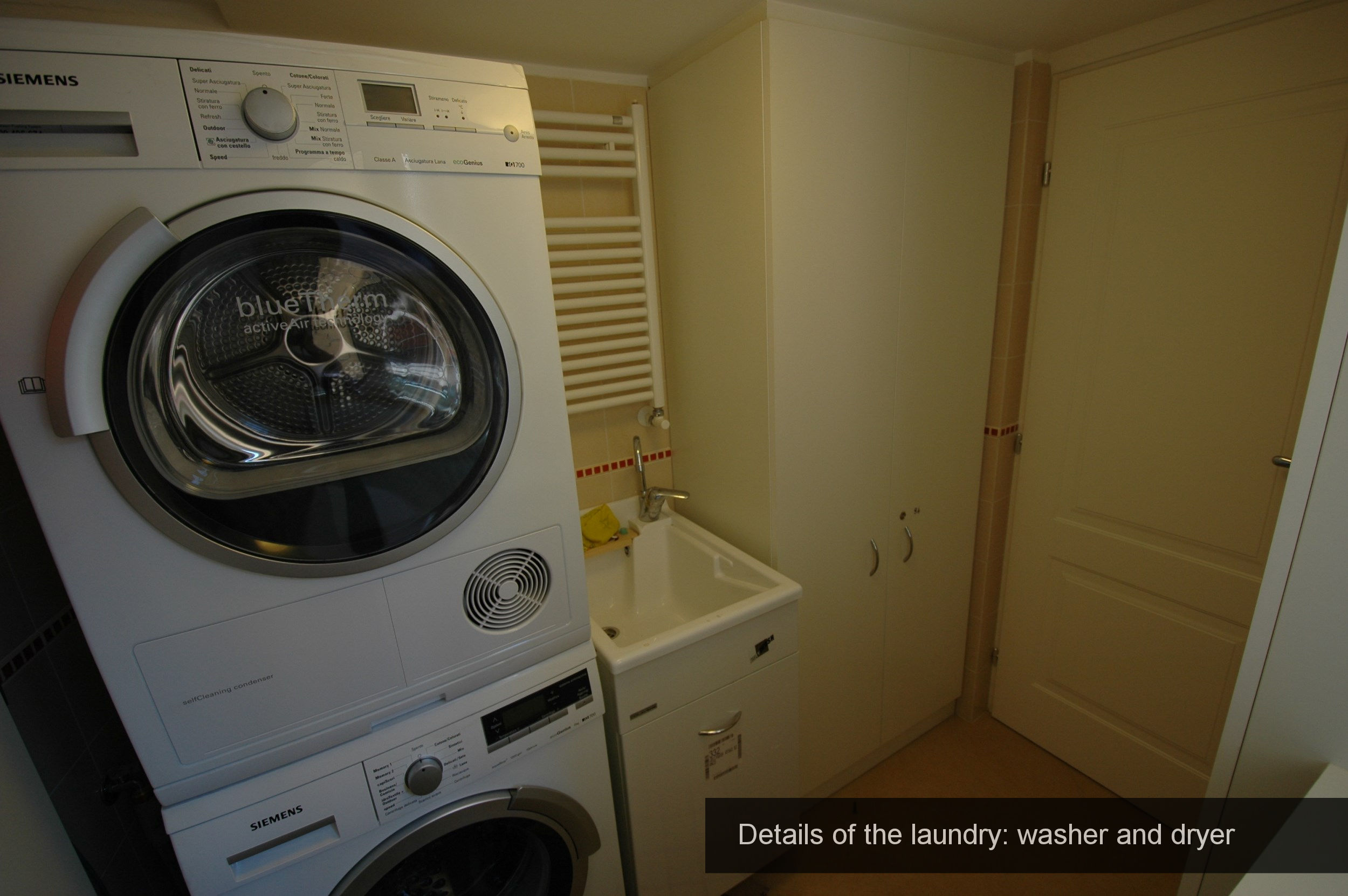 21) DSC_9033 details Laundry washer and dryer